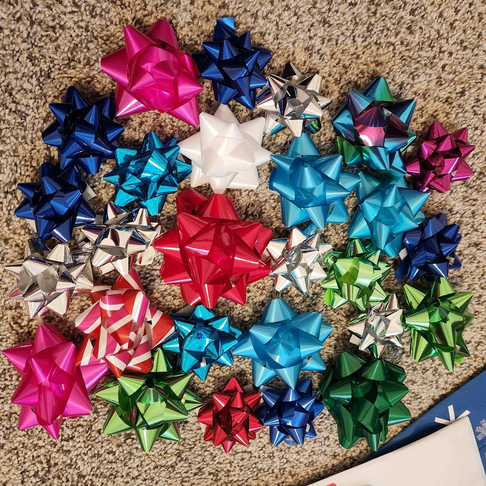 Holiday Gift Wrap Set - 8 LG Bags, 4 SM Bags, 2 Rolls Of Gift Wrap, 26 Bows